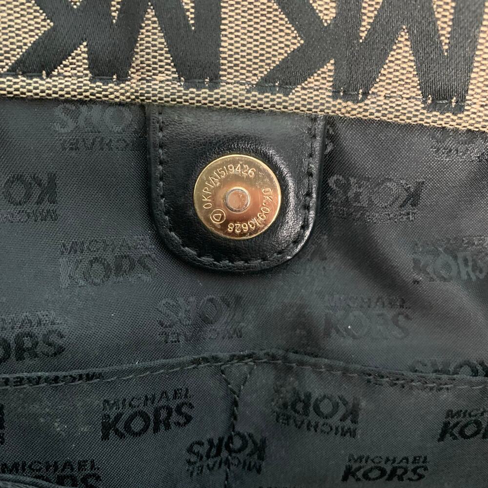 Michael Kors Black/Tan Signature Canvas Jet Set Tote - Picture 9 of 10